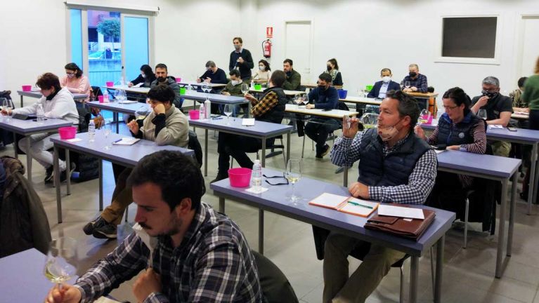 vinos-ecologicos-de-rioja-el-futuro-que-ya-esta-presente-alumnos